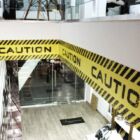 Εκτύπωση ταπετσαρίας τοίχου σε γραφείο.