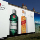 Εκτύπωση μουσαμά σε προσοψη κτηρίου.