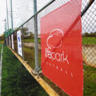 Εκτύπωση διάτρητου μουσαμά για γήπεδο.