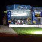 Εκτύπωση μουσαμά για πινακίδα πρόσοψης, αυτοκόλλητα στα τζάμια και flying banners